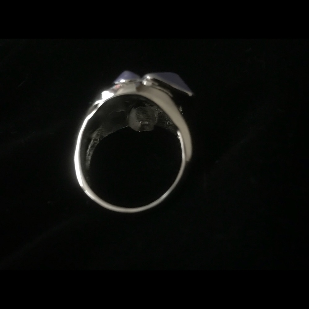 Rock lodged skull ring - Picture 6 of 6